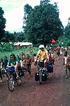 Bafoussam-Bafut road: entourage of children