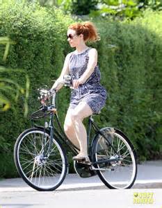  Rachel McAdams bicycling
